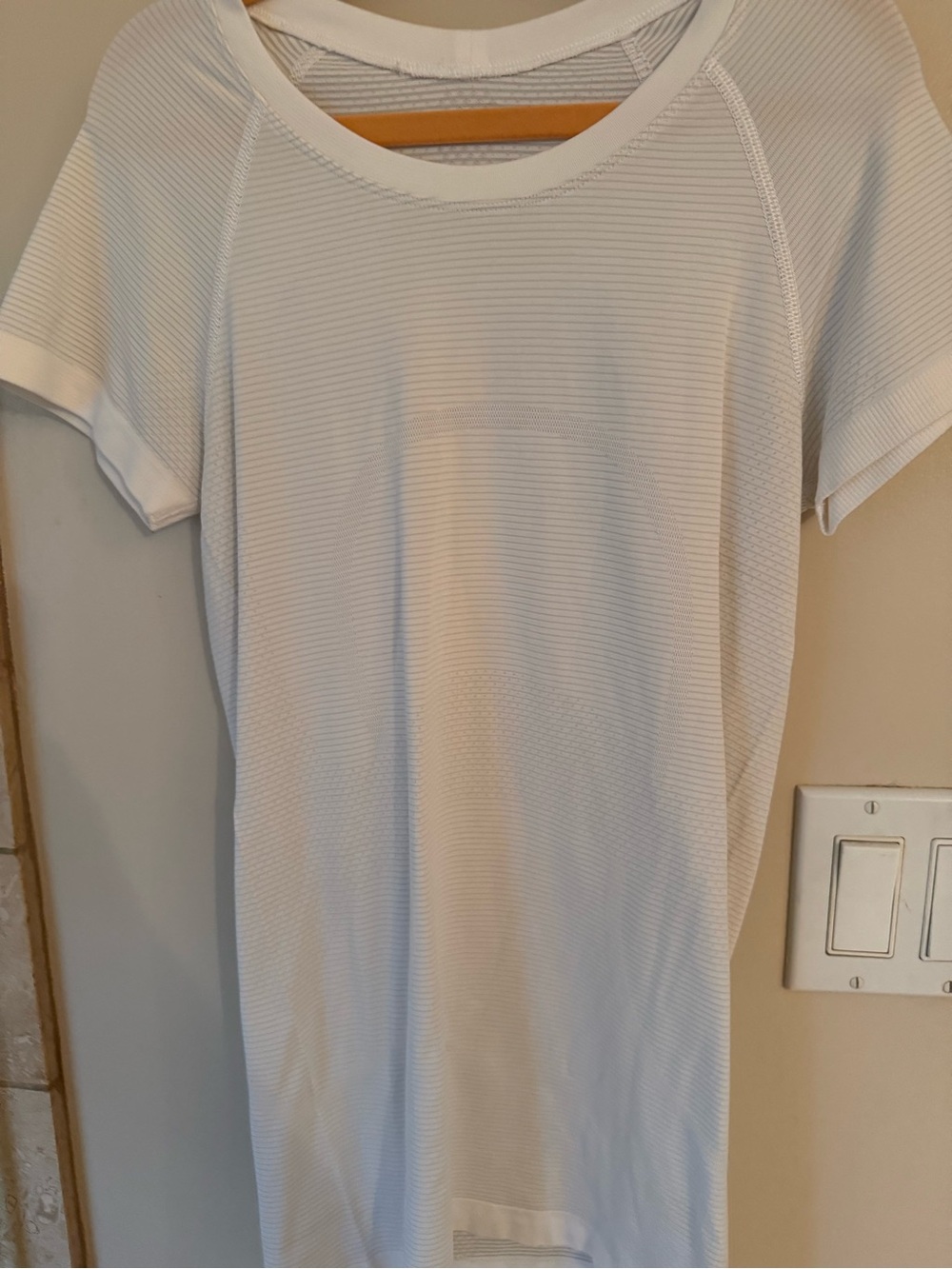 Lululemon swiftly tech White Short Sleeve Tee size 4